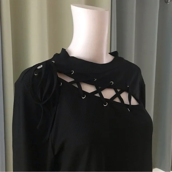 Sexy lace up tshirt - Picture 4 of 6